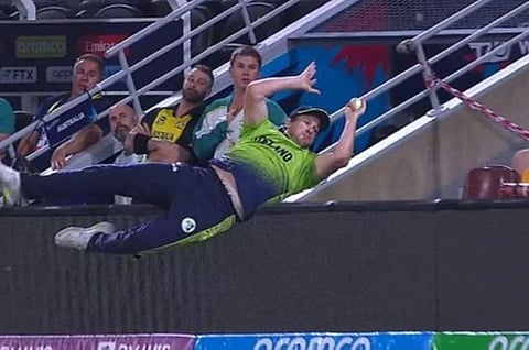 பந்தை தடுக்கும் மெக்கார்த்தி