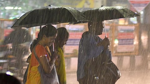 சென்னையை புரட்டியெடுத்த மழை | அடுத்த 2 மணி நேரத்திற்குள்ளாக மீண்டும் வாய்ப்பு - வானிலை மையம் எச்சரிக்கை