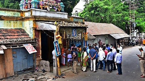 கோவை கார் சிலிண்டர் வெடிப்பு தொடர்பாக மேலப்பாளையத்தில் 4 வீடுகளில் போலீஸார் சோதனை