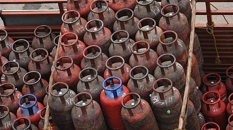 வர்த்தக பயன்பாட்டு சிலிண்டர் விலை ரூ.116 குறைப்பு