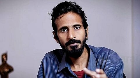 கார் வெடிப்பு தொடர்பாக அவதூறு பதிவு: கிஷோர் கே.சாமி மீது கோவையில் வழக்குப்பதிவு