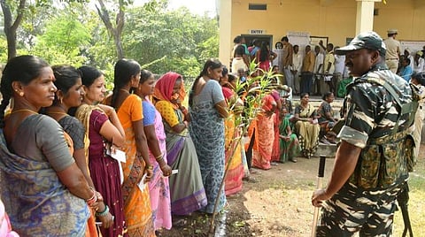 தெலங்கானா உட்பட 6 மாநிலங்களில் 7 சட்டப்பேரவை தொகுதியில் இடைத்தேர்தல் வாக்குப்பதிவு