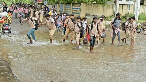 கனமழை | மயிலாடுதுறை, திருவாரூரில் பள்ளி, கல்லூரிகளுக்கு விடுமுறை