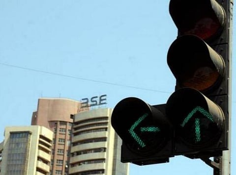 ஏற்றத்துடன் தொடங்கிய பங்குச்சந்தை: சென்செக்ஸ் 100 புள்ளிகள் உயர்வு