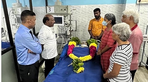 தமிழறிஞர் நெடுஞ்செழியன் உடலுக்கு அஞ்சலி செலுத்திய மா.சுப்பிரமணியன்