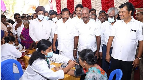 சிறப்பு மருத்துவ முகாம்களை தொடங்கி வைத்த அமைச்சர்கள்