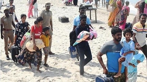 தனுஷ்கோடி வந்த 10 அகதிகள்