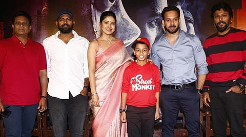 மிரள் படக்குழு