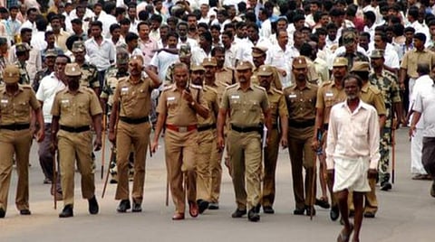 மகளிர் கல்லூரிகளுக்கு போலீஸ் பாதுகாப்பு: மார்க்சிஸ்ட் கட்சி வலியுறுத்தல்