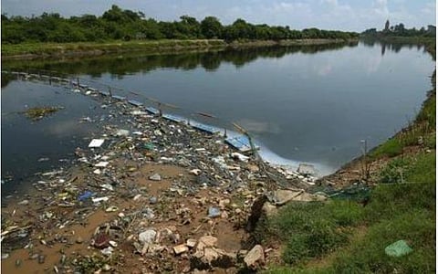 கூவம் ஆற்றில் கழிவுநீரை விட்ட 9 லாரிகளின் அனுமதி ரத்து