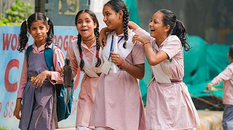 காற்றின் தரம் மேம்பாடு: தொடக்கப் பள்ளிகளை நாளை திறக்க டெல்லி அரசு முடிவு