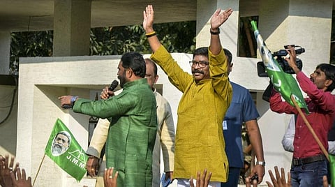 ஹேமந்த் சோரனுக்கு எதிரான உயர் நீதிமன்ற உத்தரவை ரத்து செய்தது உச்ச நீதிமன்றம்