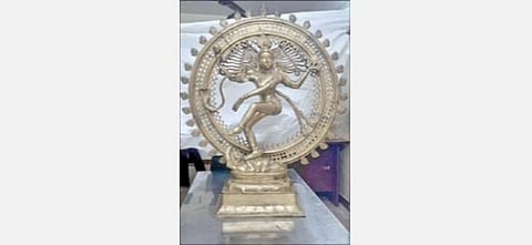 சிலை கடத்தல் கும்பலிட மிருந்து மீட்கப்பட்ட நடராஜர் சிலை.