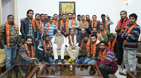 இமாச்சலப்பிரதேச காங்கிரஸில் இருந்து வெளியேறி பாஜகவில் இணைந்த காங்கிரஸ் கட்சியினர்