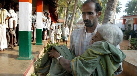 நாடு முழுவதும் 100 வயதை கடந்த வாக்காளர் எண்ணிக்கை 2.49 லட்சம்