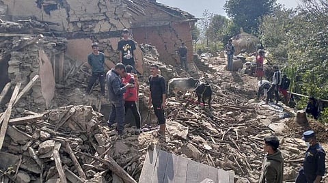 நேபாளத்தில் நிலநடுக்கம்: டெல்லியில் அதிர்வு