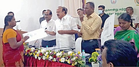 பூச்சிக்கொல்லி இல்லாத கொய்யா: பெண் விவசாயிக்கு அமைச்சர் பாராட்டு