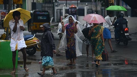 சென்னை, திருவள்ளூர் உள்ளிட்ட 20 மாவட்டங்களில் நாளை பள்ளி, கல்லூரிகளுக்கு மழை விடுமுறை