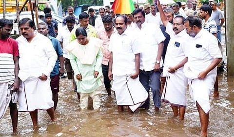 மழை பாதிப்பு ஆய்வு செய்த அமைச்சர்