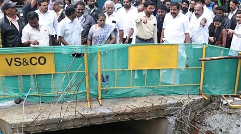 வடிகால் பணிகளை பார்வையிடும் அமைச்சர்கள், அதிகாரிகள்