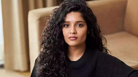 ஒரு பாடலுக்கு ஆடும் ரித்திகா சிங்