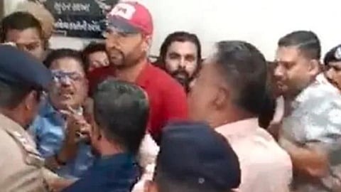 மனுவை வாபஸ் பெற்ற ஆம் ஆத்மி வேட்பாளர்