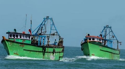 நடுக்கடலில் கைது செய்யப்பட்ட இலங்கை மீனவர்கள் 6 பேரிடம் தீவிர விசாரணை