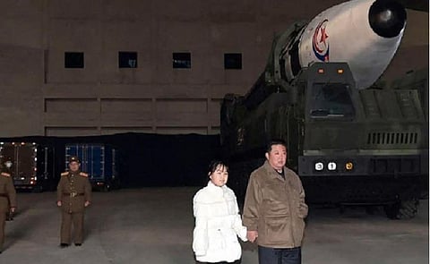 மகளுடன் வட கொரிய அதிபர் கிம் ஜோங் உன்.