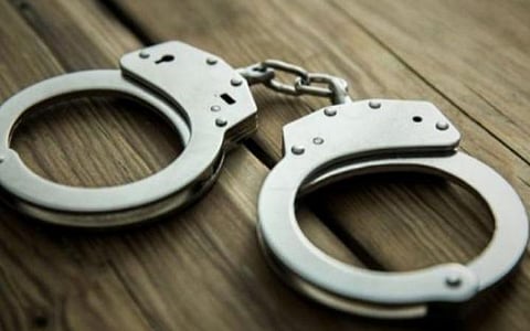 கோயம்பேடு பேருந்து நிலையத்தில் 2 ஐம்பொன் சிலைகளுடன் ஒருவர் கைது