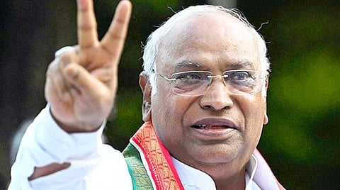 காங்கிரஸ் தலைவரான பிறகு முதல்முறையாக தொண்டர்களை சந்தித்தார் கார்கே