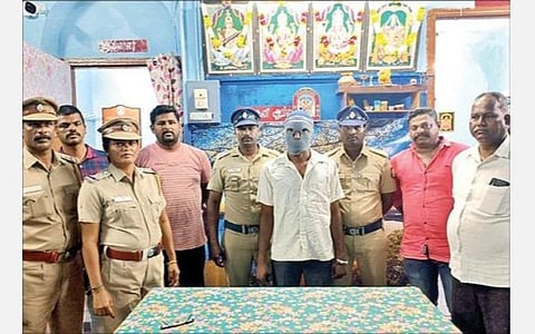 ரயில் வண்டியில் இருந்து இளம்பெண்ணை தள்ளி விட்ட வழக்கில் கைது செய்யப்பட்ட ஹேமராஜ்.