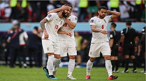 கோல் பதிவு செய்ததும் கொண்டாடும் ஈரான் வீரர்கள்