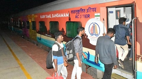 மாற்றுத் திறனாளிகளுக்காக காசி தமிழ்ச் சங்கமத்தில் 2 நாள் கிரிக்கெட் போட்டி - வெற்றி பெறும் அணிக்கு சுப்பிரமணிய பாரதி கோப்பை