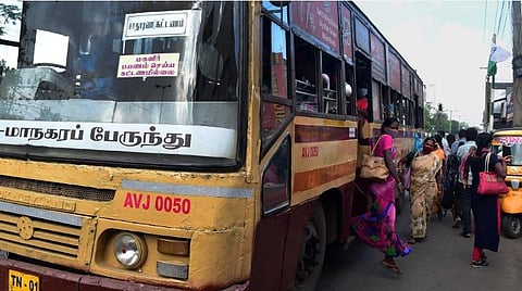 தமிழக அரசின் இலவச பேருந்து பயணம் மூலம் மாதம் ரூ.888 சேமிக்கும் பெண்கள்: ஆய்வில் தகவல்