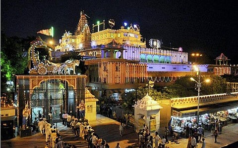 108 வைணவ திவ்ய தேச உலா - 71 | மதுரா கோவர்த்தநேசன் கோயில்