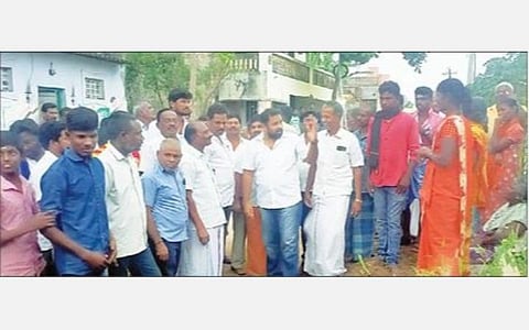 சேத்துப்பட்டு அடுத்த இந்திரவனம் கிராமத்துக்கு சென்ற முன்னாள் எம்எல்ஏ கணேஷ்குமார் தலைமையிலான பாமகவினர் ஜல் ஜீவன் திட்டத்தின் கீழ் நடைபெறும் பணிகளை பார்வையிட்டனர்.