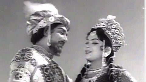 திரை (இசைக்) கடலோடி 18 | தாஜ்மஹாலின் முன்னால் சிவாஜியும் எம்.என்.ராஜமும்!