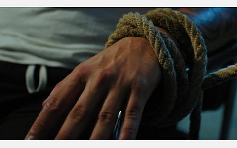 மதுரையிலிருந்து கடத்தப்பட்ட திருச்சி பழைய கார் விற்பனை தரகர் மீது தாக்குதல்: 4 பேரை தேடும் போலீஸார்