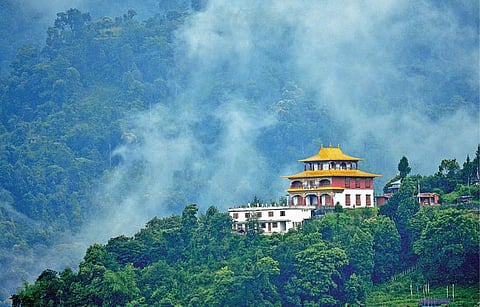 உலகம் - நாளை - நாம் - 5: உயர்ந்து நிற்கும் மலையும்... விடாது பொழியும் மழையும்!