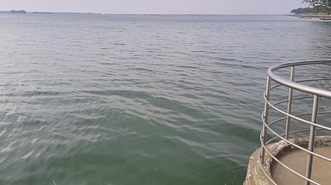 முழு கொள்ளளவுடன் கடல் போல காட்சி அளிக்கும் வீராணம் ஏரி.