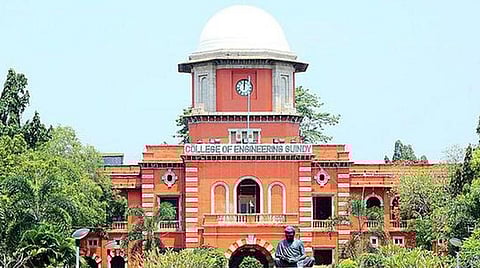 முன்னாள் மாணவர்களின் சிறந்த பரிசு