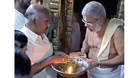 காரமடை அரங்கநாதர் கோயிலில் முதல்வர் ஸ்டாலின் பெயரில் அர்ச்சனை செய்து அமைச்சர் செஞ்சி மஸ்தான் வழிபாடு