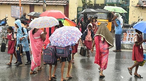 24 மாவட்டங்களில் பள்ளி, கல்லூரிகளுக்கு இன்று விடுமுறை