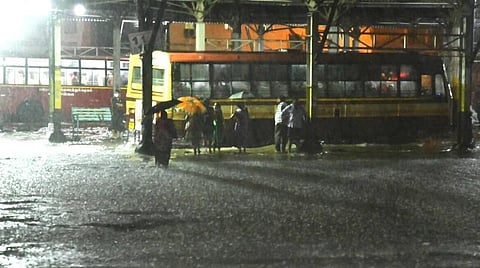 ‘மேன்டூஸ்' புயல் காரணமாக இன்று இரவு பேருந்து சேவை ரத்து