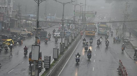 'அவசியமான காரணங்களுக்காக மட்டுமே பயணம் மேற்கொள்ளுங்கள்' - சென்னை போக்குவரத்து காவல் துறை அறிவுறுத்தல்
