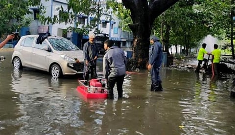 செங்கை, காஞ்சி, திருவள்ளூரில் புயல் பாதிப்பு: ஸ்ரீபெரும்புதூரில் வடமாநில தொழிலாளர்கள் 2 பேர் உயிரிழப்பு