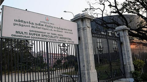 ஓமந்தூரார் பன்னோக்கு மருத்துவமனையில் மேற்கூரை கண்ணாடி உடைந்தது - அமைச்சர் எ.வ.வேலு ஆய்வு