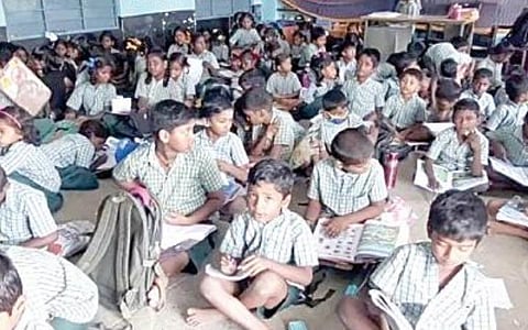 இருக்கைகள், அலமாரிகள் வாங்க ஆதிதிராவிடர் பள்ளிகளுக்கு ரூ.8.38 கோடி