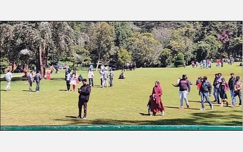 கிறிஸ்துமஸ், புத்தாண்டை கொண்டாட உதகையில் திரண்ட சுற்றுலா பயணிகள்