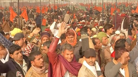 ராம் லீலா மைதானத்தில் குழுமியுள்ள விவசாயிகள்